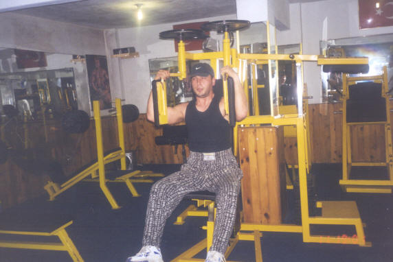 b2.jpg (40608 bytes)